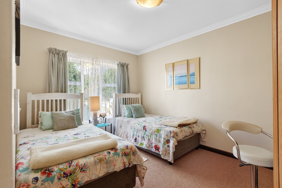 5 Bedroom Property for Sale in Mountainside Western Cape